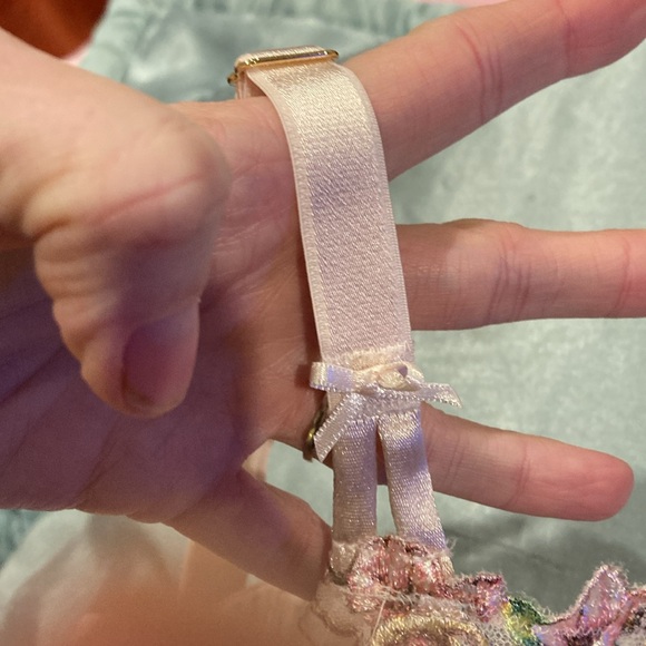 Victoria’s Secret 36Ddd baby pink, sheer floral shimmery Valentine’s Day bra new - Picture 7 of 17